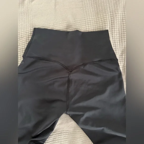 ALO Yoga Airlift High Waist Elongated Legging - Picture 8 of 9